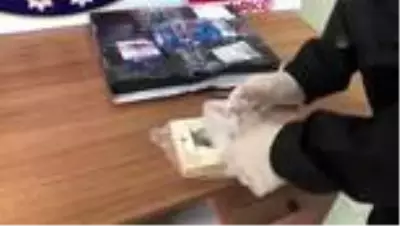 İçine esrar gizlenmiş kitabı kargodan almaya gelen kişiye gözaltı