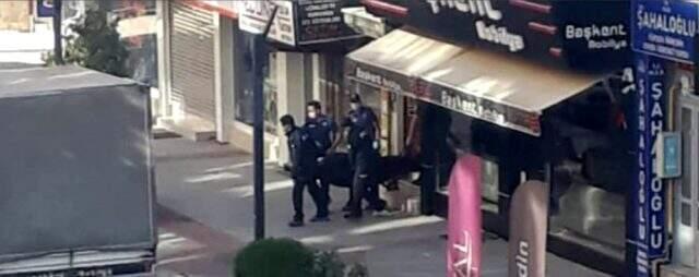 Isparta'da bir vatandaş, tartışığı anne ve babasını öldürüp polise teslim oldu Isparta'da bir vatandaş, tartışığı anne ve babasını öldürüp polise teslim oldu