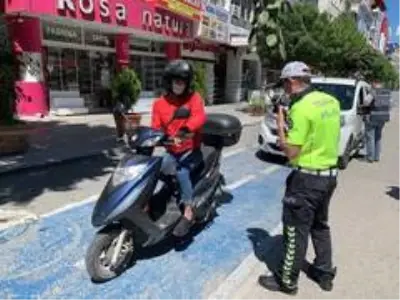 Isparta'da kısıtlamanın ilk dakikalarında bisikletiyle gezintiye çıktı, cezayı yedi Isparta'da kısıtlamanın ilk dakikalarında bisikletiyle gezintiye çıktı, cezayı yedi