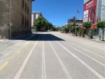Isparta'da kısıtlamanın ilk dakikalarında bisikletiyle gezintiye çıktı, cezayı yedi Isparta'da kısıtlamanın ilk dakikalarında bisikletiyle gezintiye çıktı, cezayı yedi