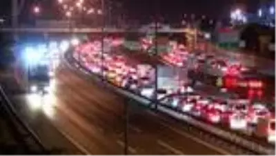 İSTANBULLU SOKAĞA ÇIKMA KISITLAMASINA TRAFİKTE YAKALANDI