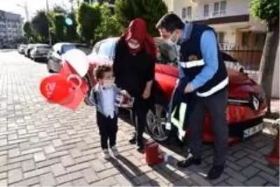 İtfaiyecileri çok seven minik Batuhan'a sürpriz doğum günü İtfaiyecileri çok seven minik Batuhan'a sürpriz doğum günü