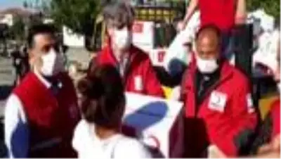 İZMİR Roman vekiller, dar gelirli ailelere yardım dağıtımına katıldı İZMİR Roman vekiller, dar gelirli ailelere yardım dağıtımına katıldı
