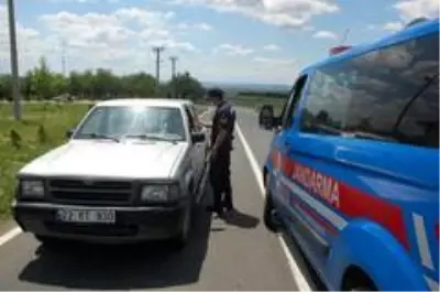 Jandarma, çiftçilere ÇKS belgelerini sordu
