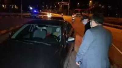 Karabük'te sokağa çıkma kısıtlaması başladı, yollar bariyerlerle kapatıldı Karabük'te sokağa çıkma kısıtlaması başladı, yollar bariyerlerle kapatıldı