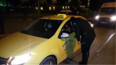 Karabük'te sokağa çıkma kısıtlaması başladı, yollar bariyerlerle kapatıldı Karabük'te sokağa çıkma kısıtlaması başladı, yollar bariyerlerle kapatıldı