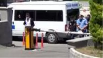 Karaman'da iki ayrı operasyonda gözaltına alınan 4 kişi adliyeye sevk edildi Karaman'da iki ayrı operasyonda gözaltına alınan 4 kişi adliyeye sevk edildi