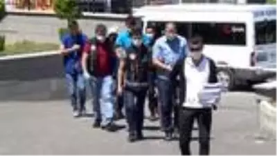 Karaman'da iki ayrı operasyonda gözaltına alınan 4 kişi adliyeye sevk edildi Karaman'da iki ayrı operasyonda gözaltına alınan 4 kişi adliyeye sevk edildi