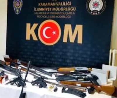 Karaman'da silah ticaretinden gözaltına alınan 4 kişi adliyeye sevk edildi Karaman'da silah ticaretinden gözaltına alınan 4 kişi adliyeye sevk edildi