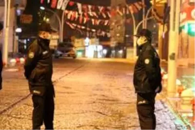 Karaman sokağa çıkma kısıtlamasının başlamasıyla sessizliğe büründü Karaman sokağa çıkma kısıtlamasının başlamasıyla sessizliğe büründü