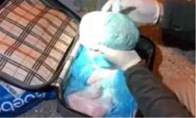 Kargo aracındaki valizden 34 bin uyuşturucu hap çıktı
