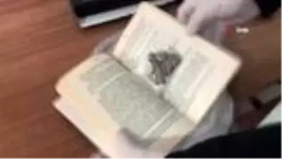 Kargodan gelen kitaptan uyuşturucu çıktıhayrete düştü Kargodan gelen kitaptan uyuşturucu çıktıhayrete düştü