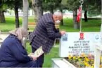 Kayseri'de şehit aileleri, şehitliği ziyaret etti Kayseri'de şehit aileleri, şehitliği ziyaret etti