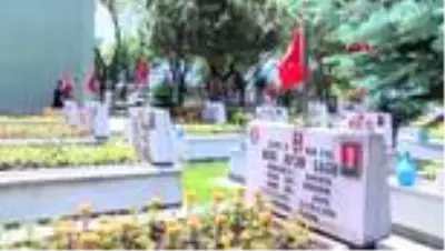 KAYSERİ’de şehit aileleri, şehitliği ziyaret etti