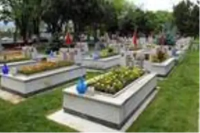 Kayseri'de şehit aileleri, şehitliği ziyaret etti Kayseri'de şehit aileleri, şehitliği ziyaret etti