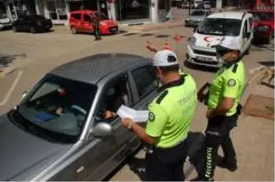 Keşan'da polis izin belgelerini denetledi