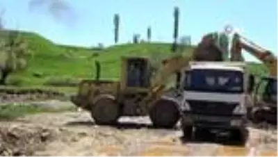 Kışın 10 metre karın yağdığı bölgede stabilize yol çalışması başlatıldı Kışın 10 metre karın yağdığı bölgede stabilize yol çalışması başlatıldı