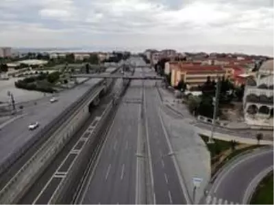 Kısıtlamanın ilk gününde yollar boş kaldı Kısıtlamanın ilk gününde yollar boş kaldı