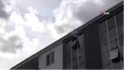 Kısıtlamaya uydu, ekmeğini bakkaldan drone ile aldı Kısıtlamaya uydu, ekmeğini bakkaldan drone ile aldı