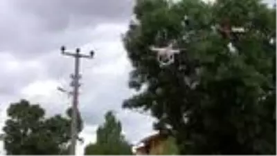 Kısıtlamaya uydu, ekmeğini bakkaldan drone ile aldı Kısıtlamaya uydu, ekmeğini bakkaldan drone ile aldı
