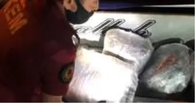 Kocaeli'de kamyon kasasına zulalanmış 42 kilo esrar ele geçirildi