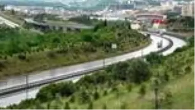 KOCAELİ TEM Otoyolu Kocaeli geçişi bu kez boş kaldı KOCAELİ TEM Otoyolu Kocaeli geçişi bu kez boş kaldı