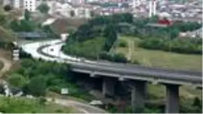 KOCAELİ TEM Otoyolu Kocaeli geçişi bu kez boş kaldı KOCAELİ TEM Otoyolu Kocaeli geçişi bu kez boş kaldı