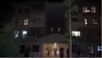 Komşuları ile kavga eden kadın öyle bir şey yaptı ki, bina sakinleri soluğu sokakta aldı Komşuları ile kavga eden kadın öyle bir şey yaptı ki, bina sakinleri soluğu sokakta aldı