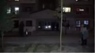 Komşuları ile kavga eden kadın öyle bir şey yaptı ki, bina sakinleri soluğu sokakta aldı Komşuları ile kavga eden kadın öyle bir şey yaptı ki, bina sakinleri soluğu sokakta aldı