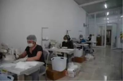 Kuşadası Belediyesi 20 bini çocuklar için 350 bin maske üretti