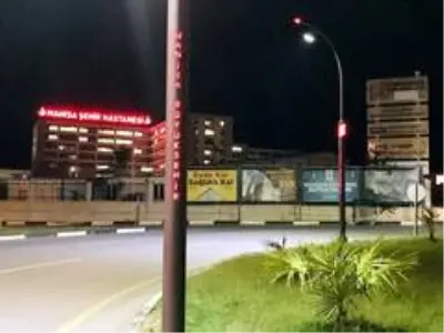 Manisa Şehir Hastanesi kavşağında aydınlatma çalışması Manisa Şehir Hastanesi kavşağında aydınlatma çalışması