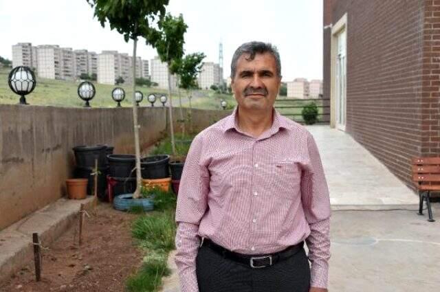 Maske cezasını maskesiz polis kesince birbirlerine girdiler Maske cezasını maskesiz polis kesince birbirlerine girdiler