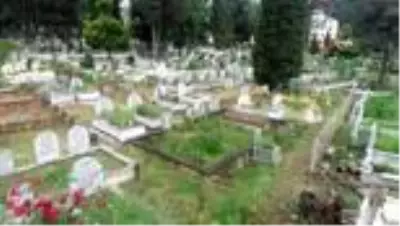 Mezarlıklar duasız kalmadı