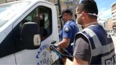Muş'ta sokağa çıkma kısıtlamasıyla polis denetime başladı Muş'ta sokağa çıkma kısıtlamasıyla polis denetime başladı