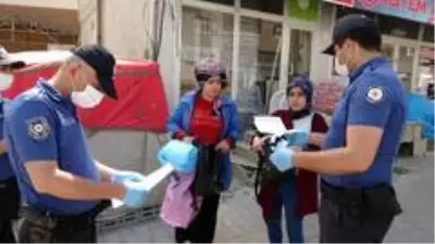 Muş'ta sokağa çıkma kısıtlamasıyla polis denetime başladı Muş'ta sokağa çıkma kısıtlamasıyla polis denetime başladı