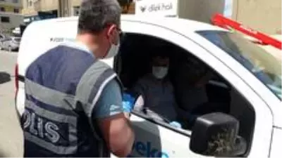 Muş'ta sokağa çıkma kısıtlamasıyla polis denetime başladı Muş'ta sokağa çıkma kısıtlamasıyla polis denetime başladı