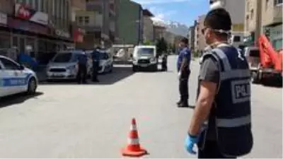 Muş'ta sokağa çıkma kısıtlamasıyla polis denetime başladı Muş'ta sokağa çıkma kısıtlamasıyla polis denetime başladı