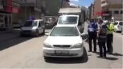 Muş'ta yasağın ilk günü polisin sıkı denetimi sürüyor Muş'ta yasağın ilk günü polisin sıkı denetimi sürüyor