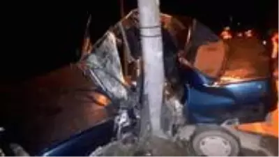 Otomobil elektrik direğine çarptı: 1 ölü, 1 yaralı Otomobil elektrik direğine çarptı: 1 ölü, 1 yaralı