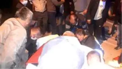 Otomobil elektrik direğine çarptı: 1 ölü, 1 yaralı Otomobil elektrik direğine çarptı: 1 ölü, 1 yaralı