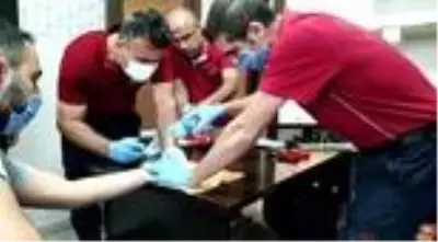 Parmağın sıkıştığı yüzüğü itfaiye ekipleri çıkarttı