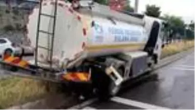 İETT otobüsü ile refüj sulaması yapan tanker çarpıştı: 9 yaralı İETT otobüsü ile refüj sulaması yapan tanker çarpıştı: 9 yaralı
