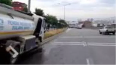 İETT otobüsü ile refüj sulaması yapan tanker çarpıştı: 9 yaralı İETT otobüsü ile refüj sulaması yapan tanker çarpıştı: 9 yaralı