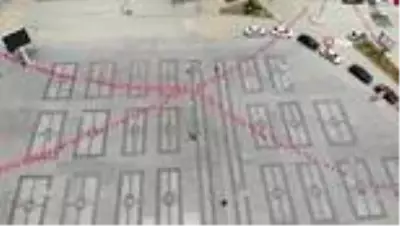 Polis ve basın güvercinleri besledi Polis ve basın güvercinleri besledi