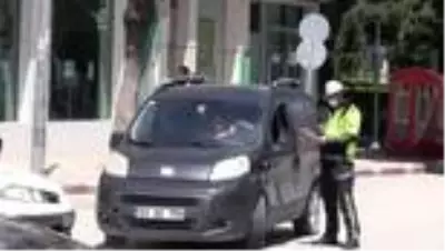 Ramazan Bayramı'nı kapsayan sokağa çıkma kısıtlamasına uyuluyor Ramazan Bayramı'nı kapsayan sokağa çıkma kısıtlamasına uyuluyor