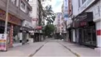 Ramazan Bayramı'nı kapsayan sokağa çıkma kısıtlamasına uyuluyor Ramazan Bayramı'nı kapsayan sokağa çıkma kısıtlamasına uyuluyor