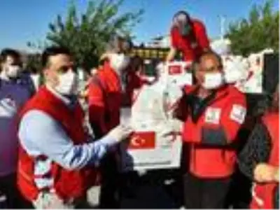Roman vekiller, dar gelirli ailelere yardım dağıtımına katıldı Roman vekiller, dar gelirli ailelere yardım dağıtımına katıldı