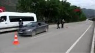 Sahte seyahat belgesi ile yakalanan 2 kişiye yasal işlem Sahte seyahat belgesi ile yakalanan 2 kişiye yasal işlem