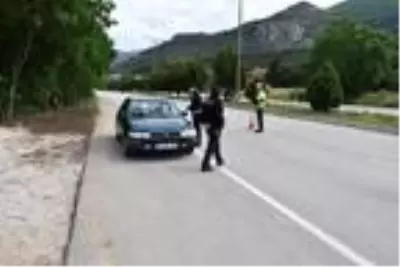 'Sahte seyahat belgesi' ile yola çıktılar, yakalandılar 'Sahte seyahat belgesi' ile yola çıktılar, yakalandılar