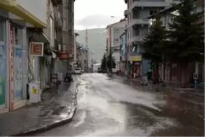 Sarıkamış'ta cadde ve sokaklar boş kaldı